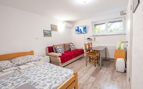 Newly Renovated Studio With Air Conditioner & Free Parking